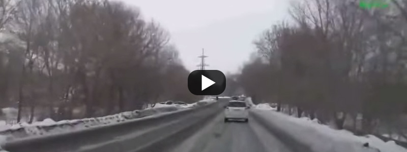 ［神技動画］雪道を走ってたら追い越しされたんだけど、なにそのファンタスティック。